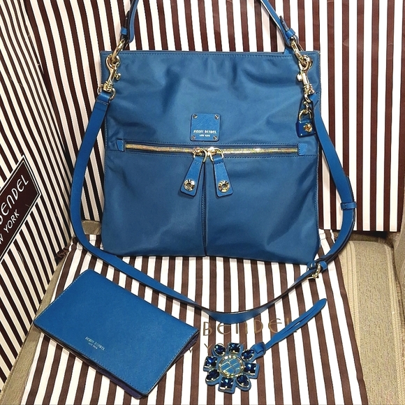 Bundle Henri Bendel Jetsetter Crossbody Bag With Travel Wallet & Charm - Picture 1 of 16